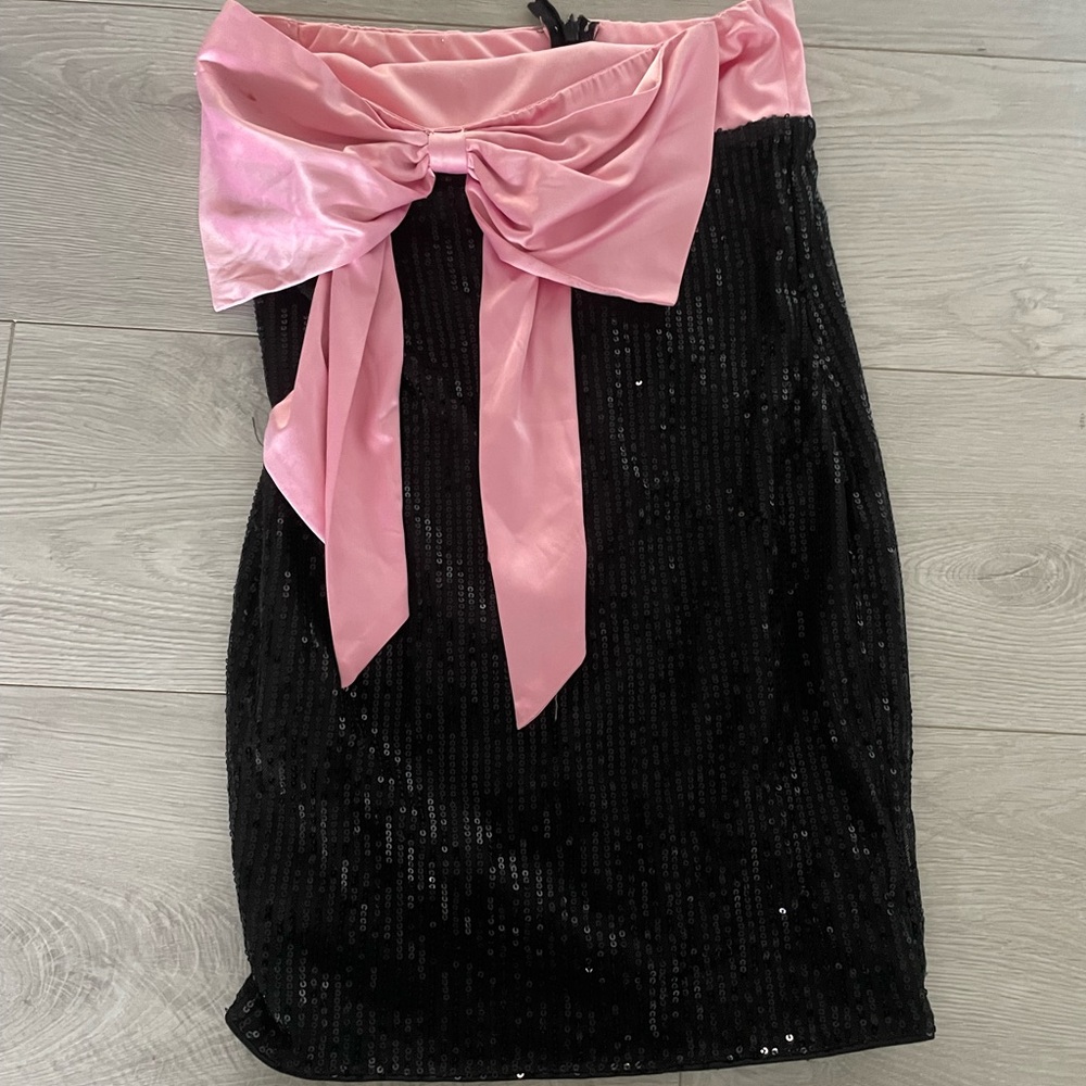 Elegant Pink and Black Sequin Skirt